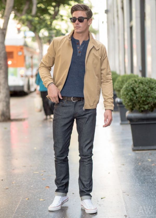 Harrington jacket dengan tampilan denim